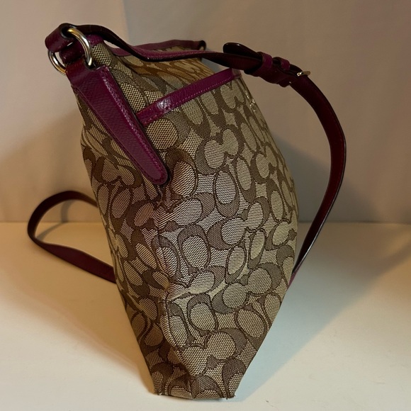 Vintage | Coach | Large Signature C Crossbody File Bag | Brown/Maroon - Picture 3 of 13